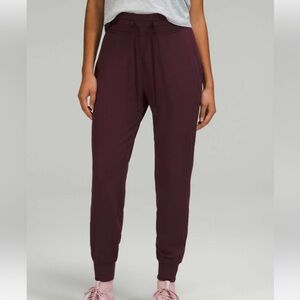 Lululemon size 2 maroon sweatpants